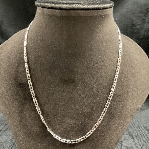 Close-up of a 925 silver Figaro link necklace on a display stand.