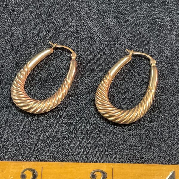 Stylish 9ct gold hoop earrings with a twisted pattern.