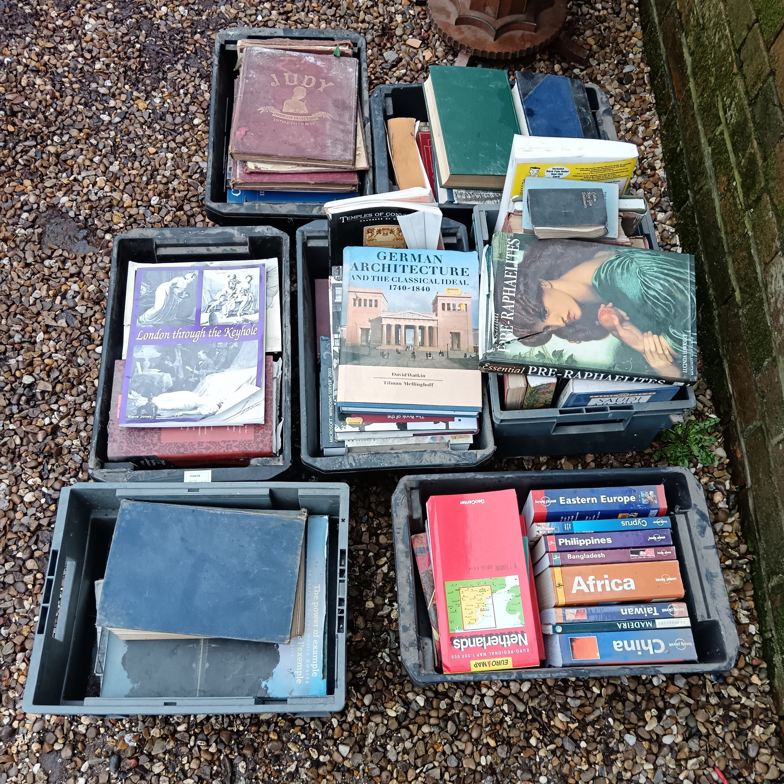 624 Large lot of vintage & modern books