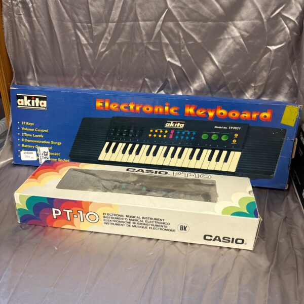 Vintage Akita electronic keyboard with Casio PT-10 instrument.