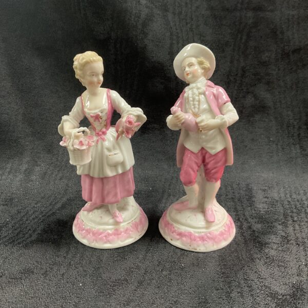 Antique French porcelain figures, a charming Rococo pair.