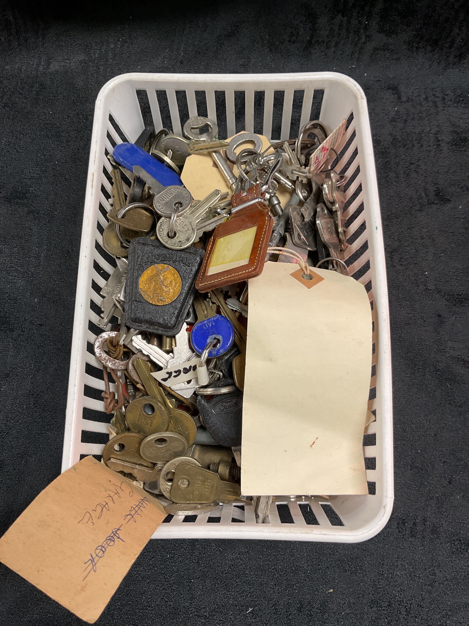 740 large collection of assorted keys