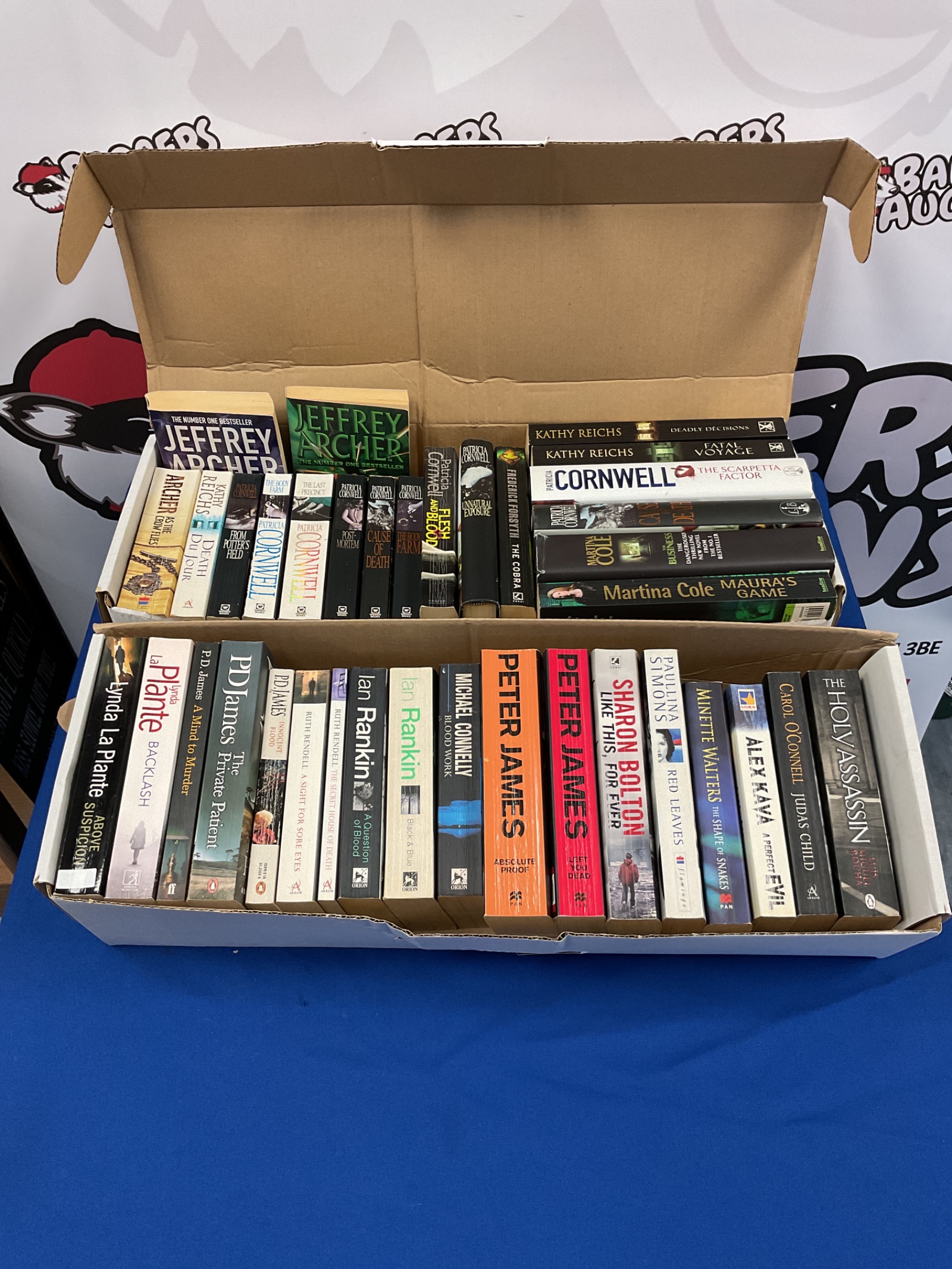076 Collection of books including peter james, kathy reichs & jeffrey archer