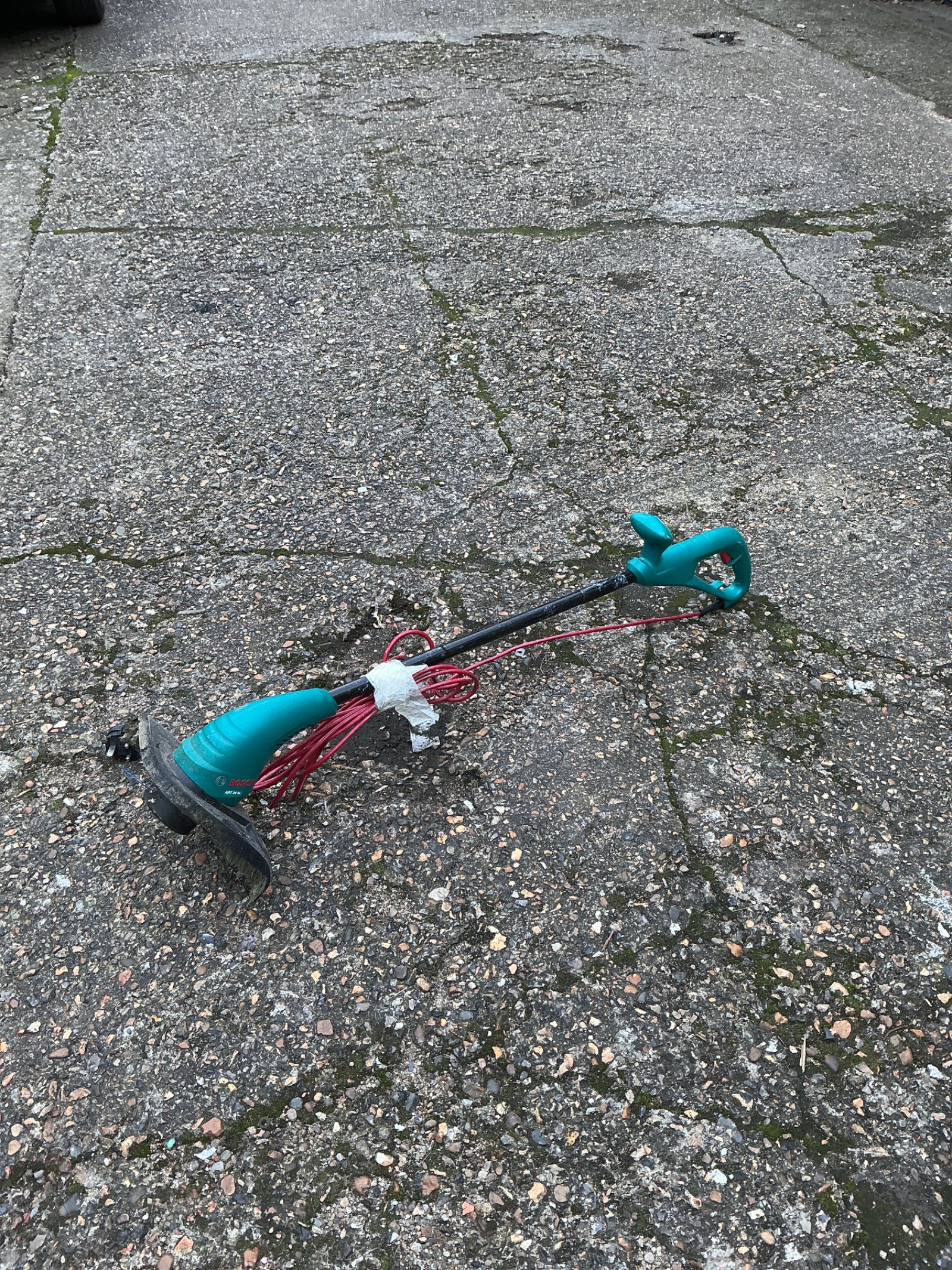 1255 Bosch electric garden strimmer