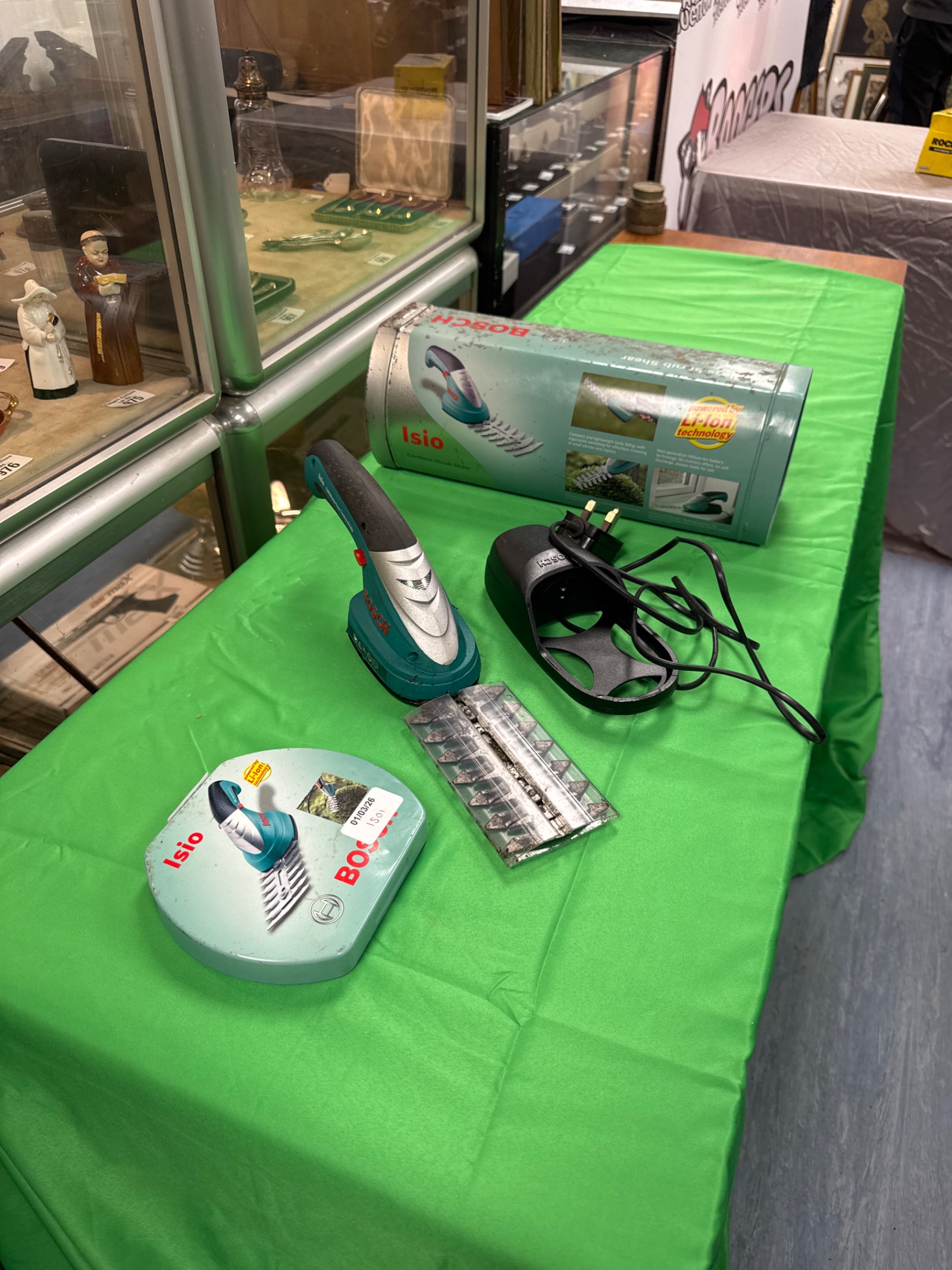 1036 Bosch isio cordless garden pruning took