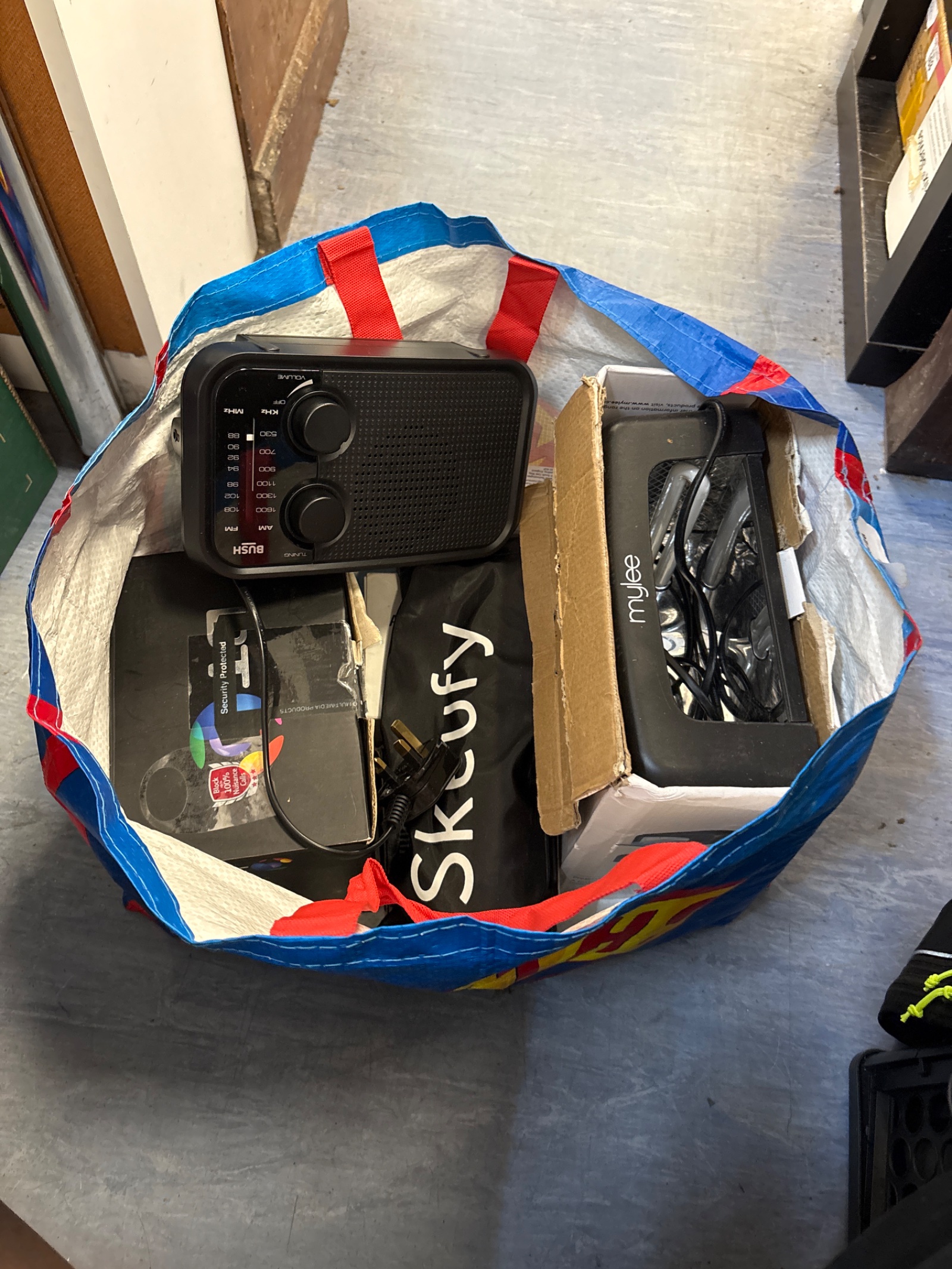 259 Bag of mixed including electricals and bush radio