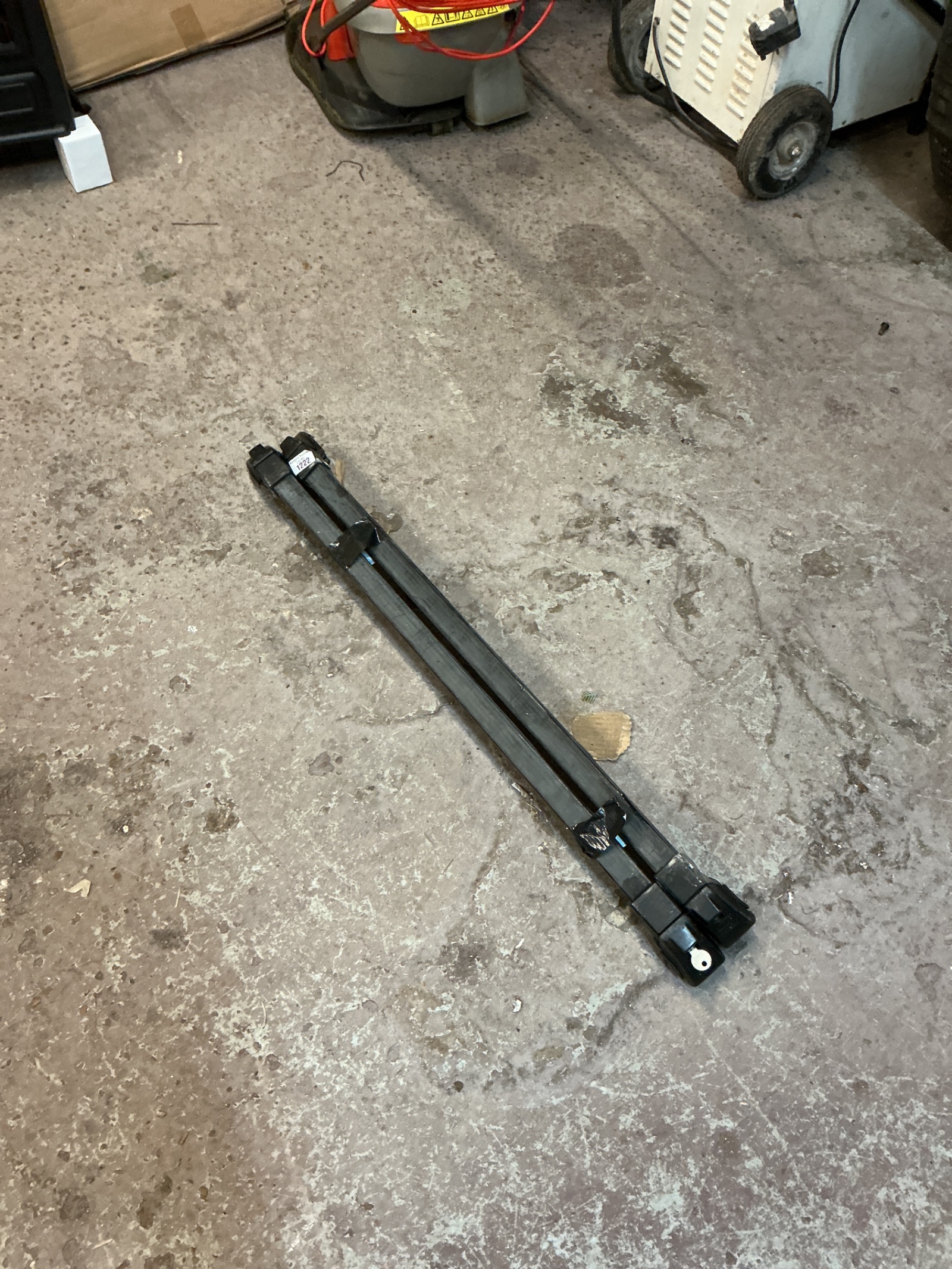 1062 Set of car lockable roof bars with key