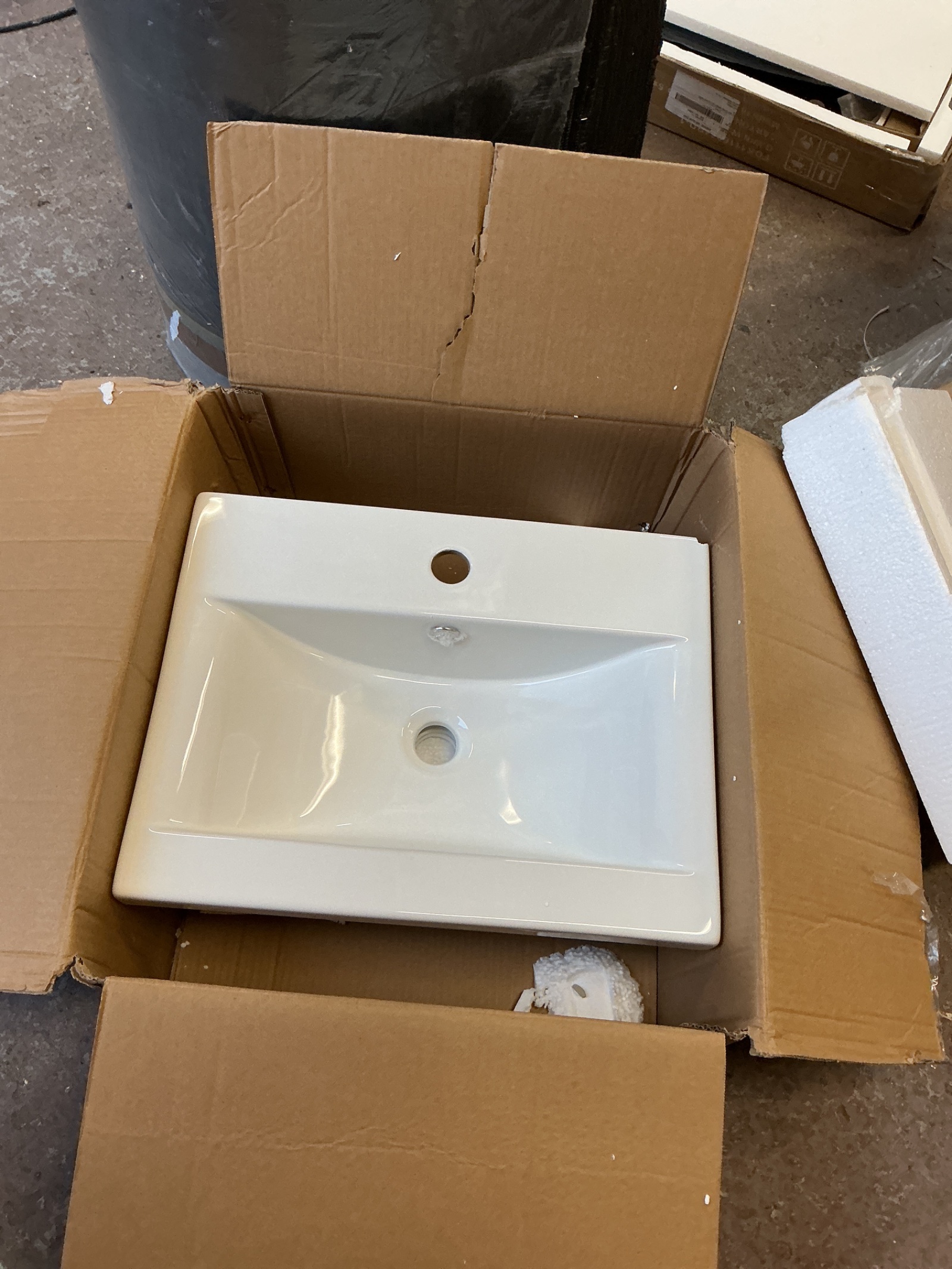 1308 Ceramic Wash basin