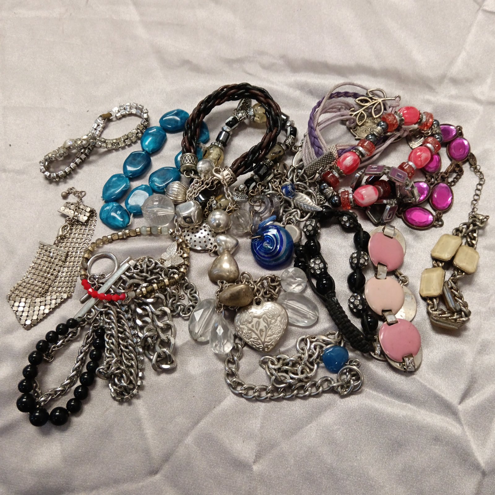 869 Lot of 20 costume jewellery bracelets