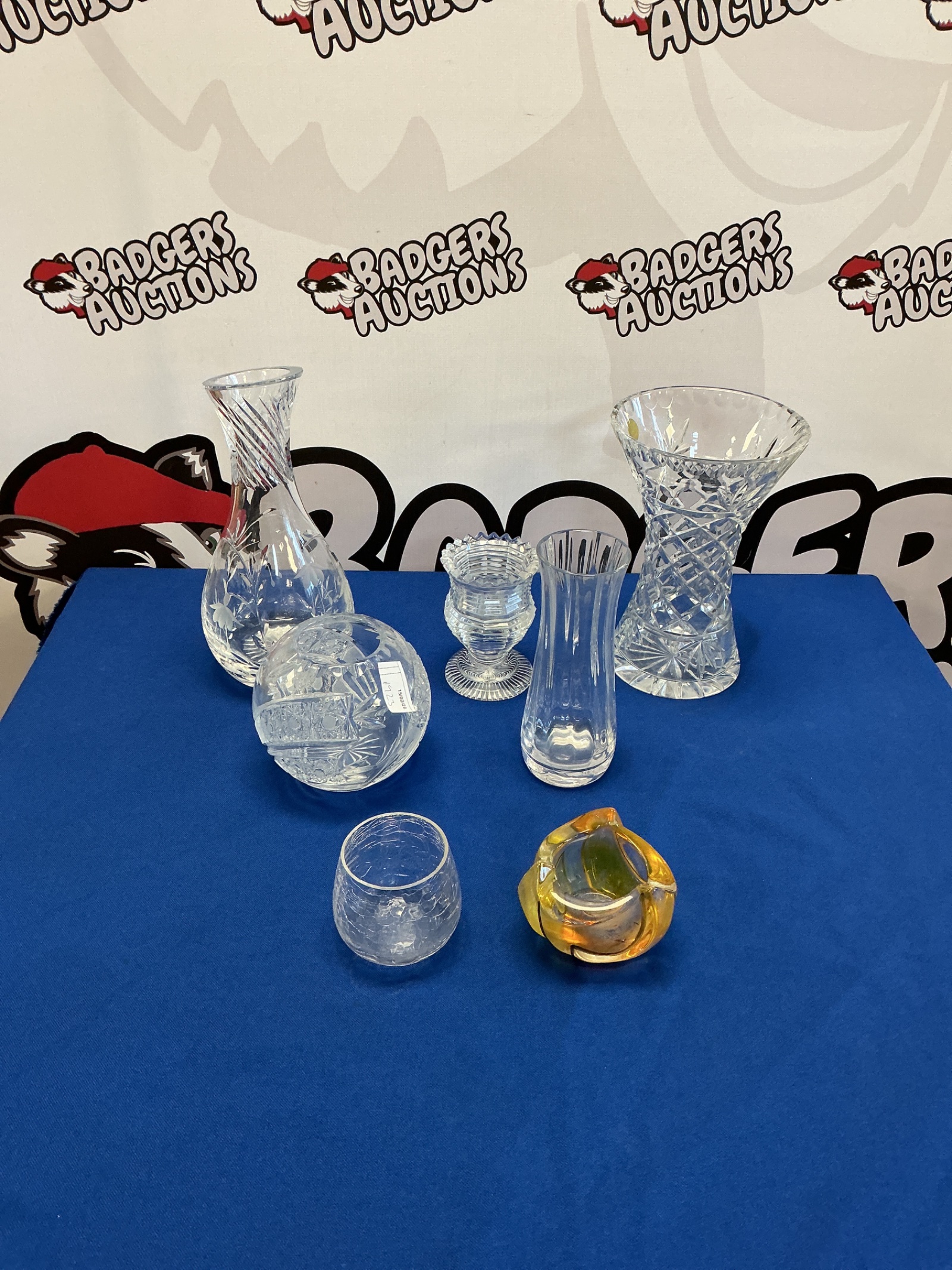 225 Selection of crystal and cut glass items inc vases
