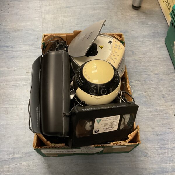 Vintage electronic clock radio with digital display and radio controls.