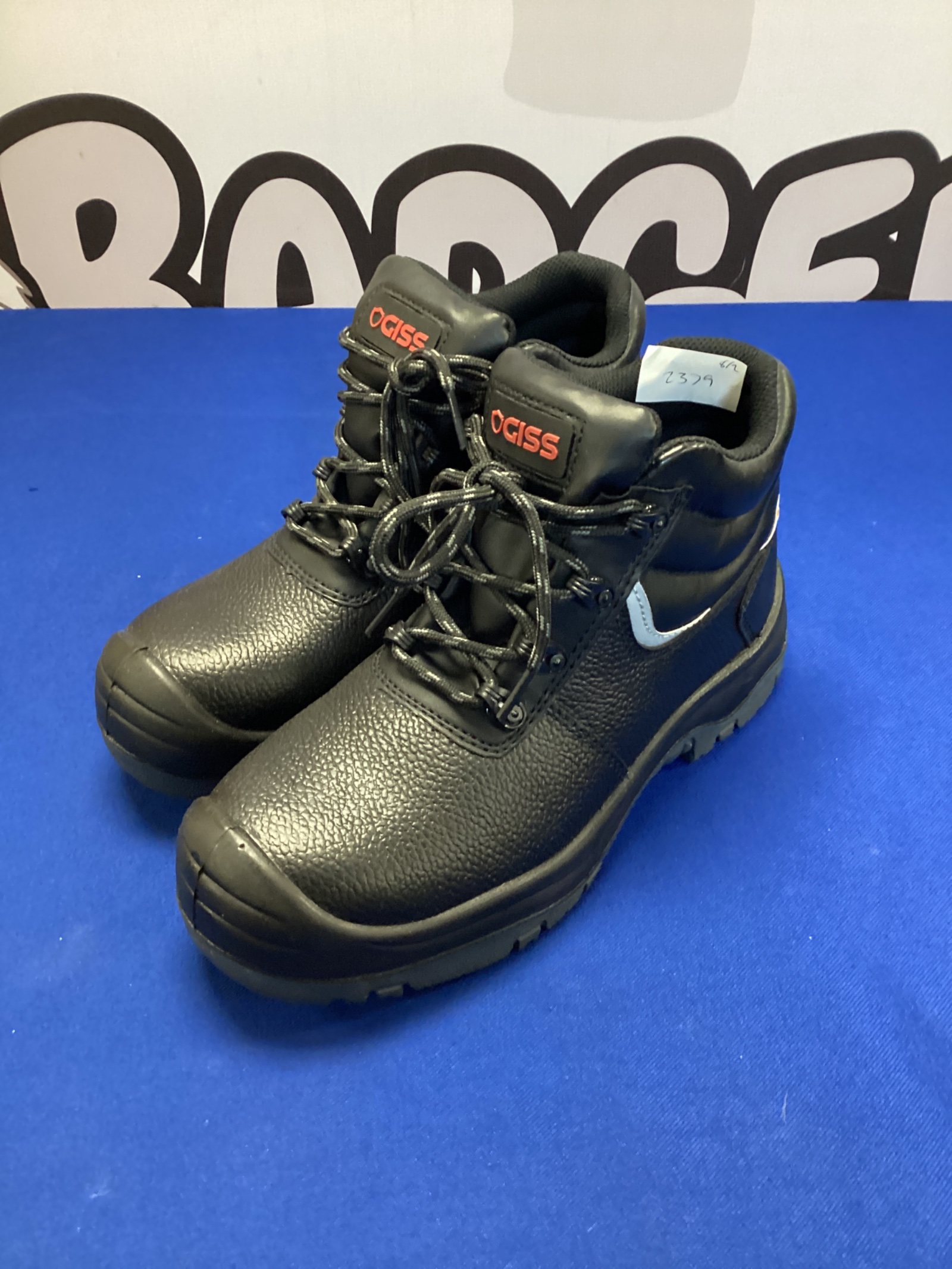 549 Pair of Giss safety boots size 38
