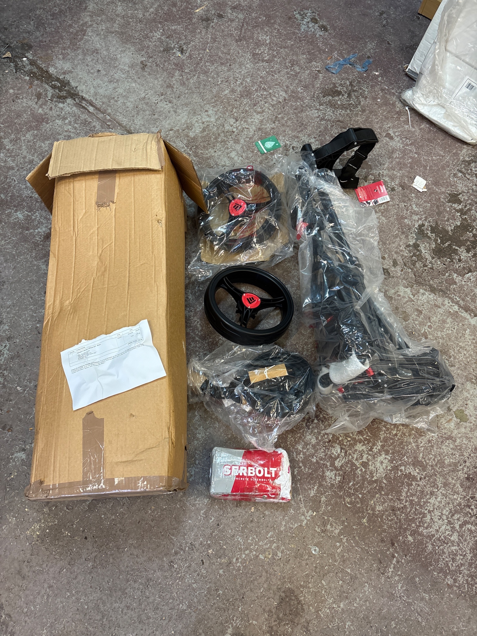 1314 Masters five series 3 wheel push golf cart appears new