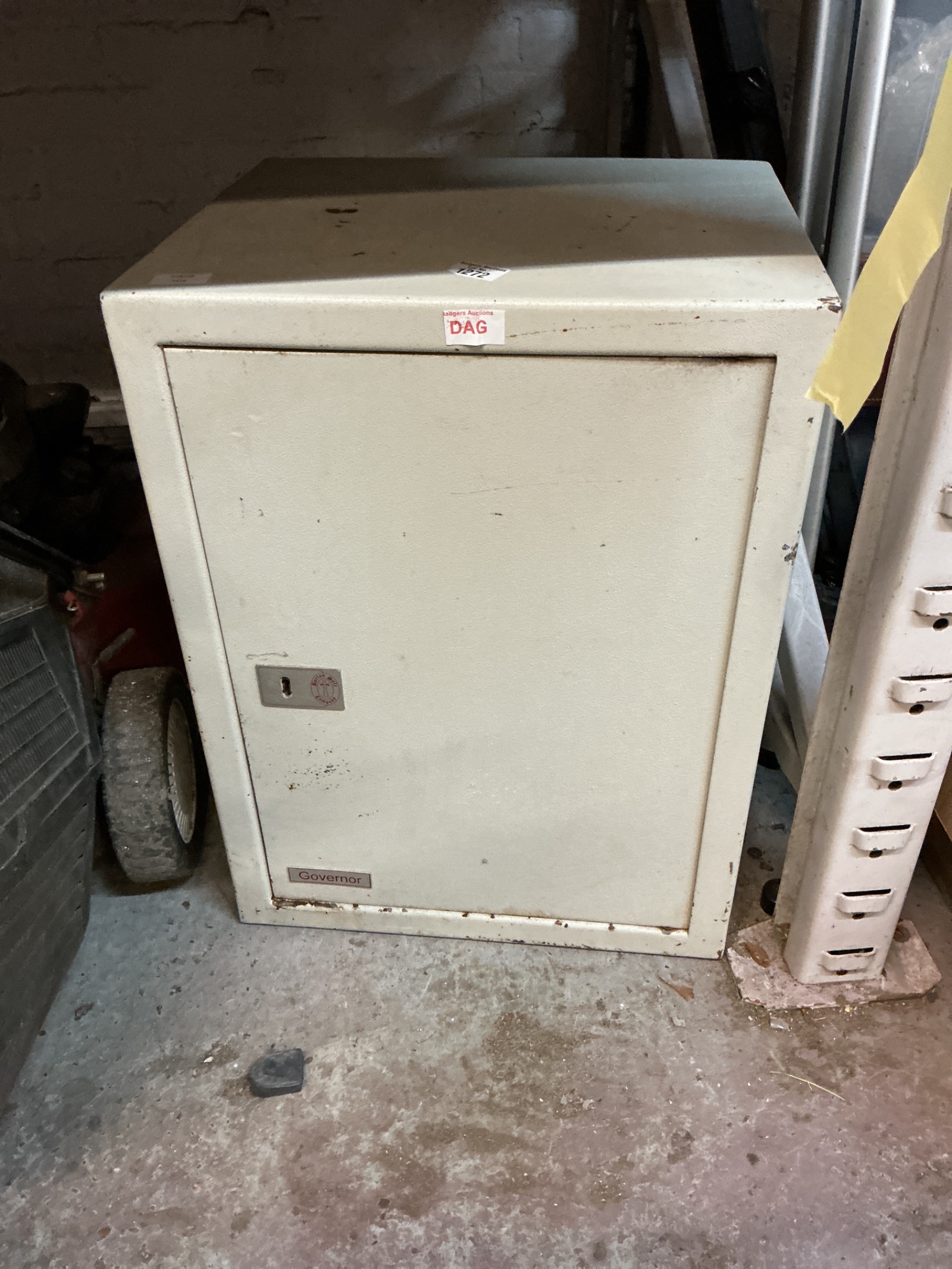 1092 Governor Strong box with key