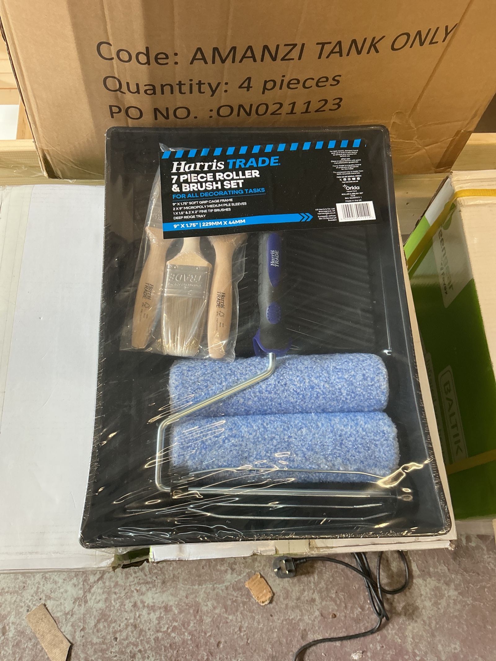 1145 Harris Trade Roller and Brush Decorating Set