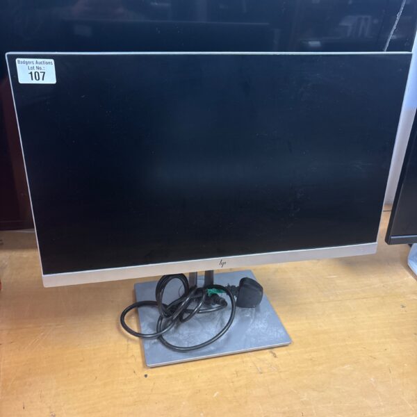 HP E223 21.5 inch LCD monitor for desktop computer use.