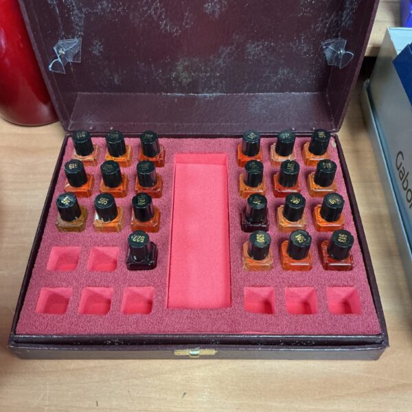 Box of parfums echoes l’arome tester perfumes