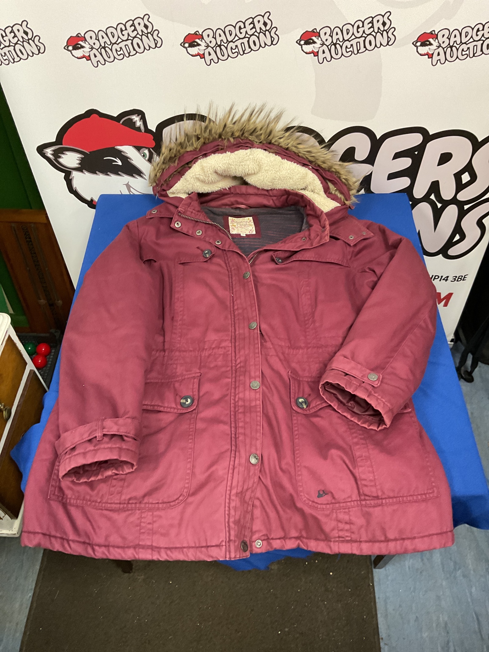 575 Mantaray ladies coat size 20