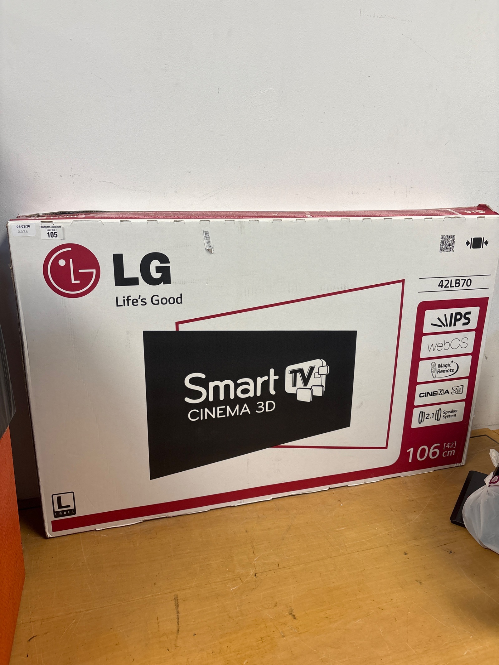 105 LG 42 inch Smart TV 42LB70 boxed