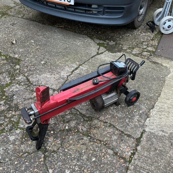 Hydraulic Longi industry log splitter for splitting wood.