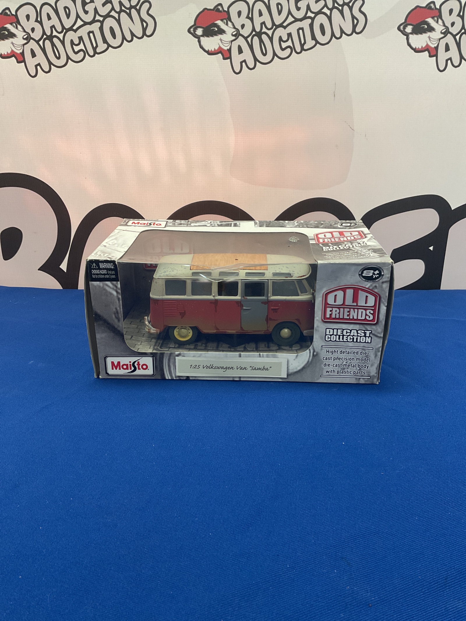 384 Maisto Old Friends Diecast collection 1:25 Volkswagen Van “Samba”