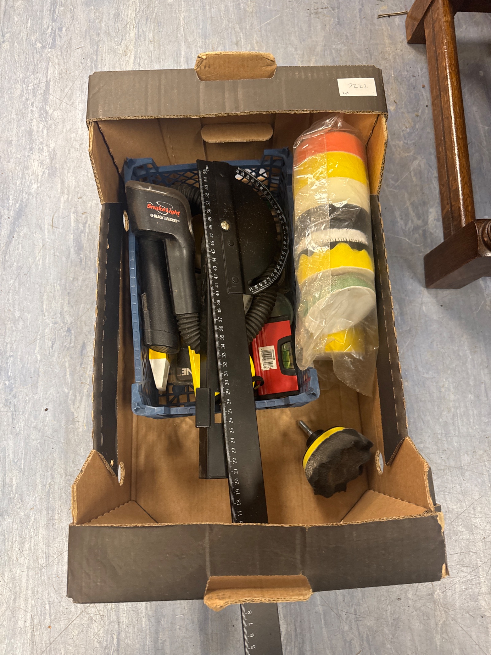 1035 Tray of mixed items inc buffing pads and others