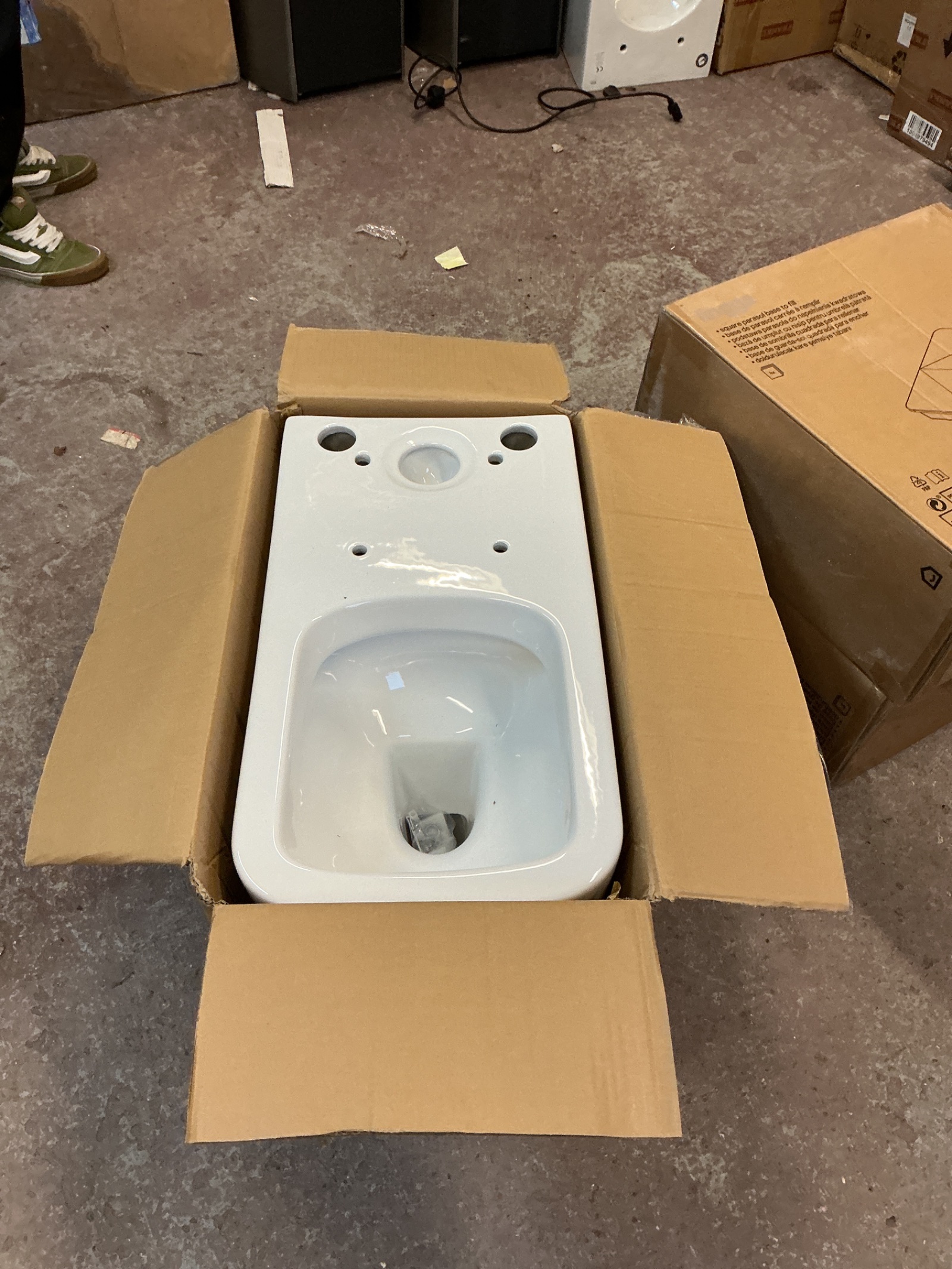 1174 New in box Toilet Bowl