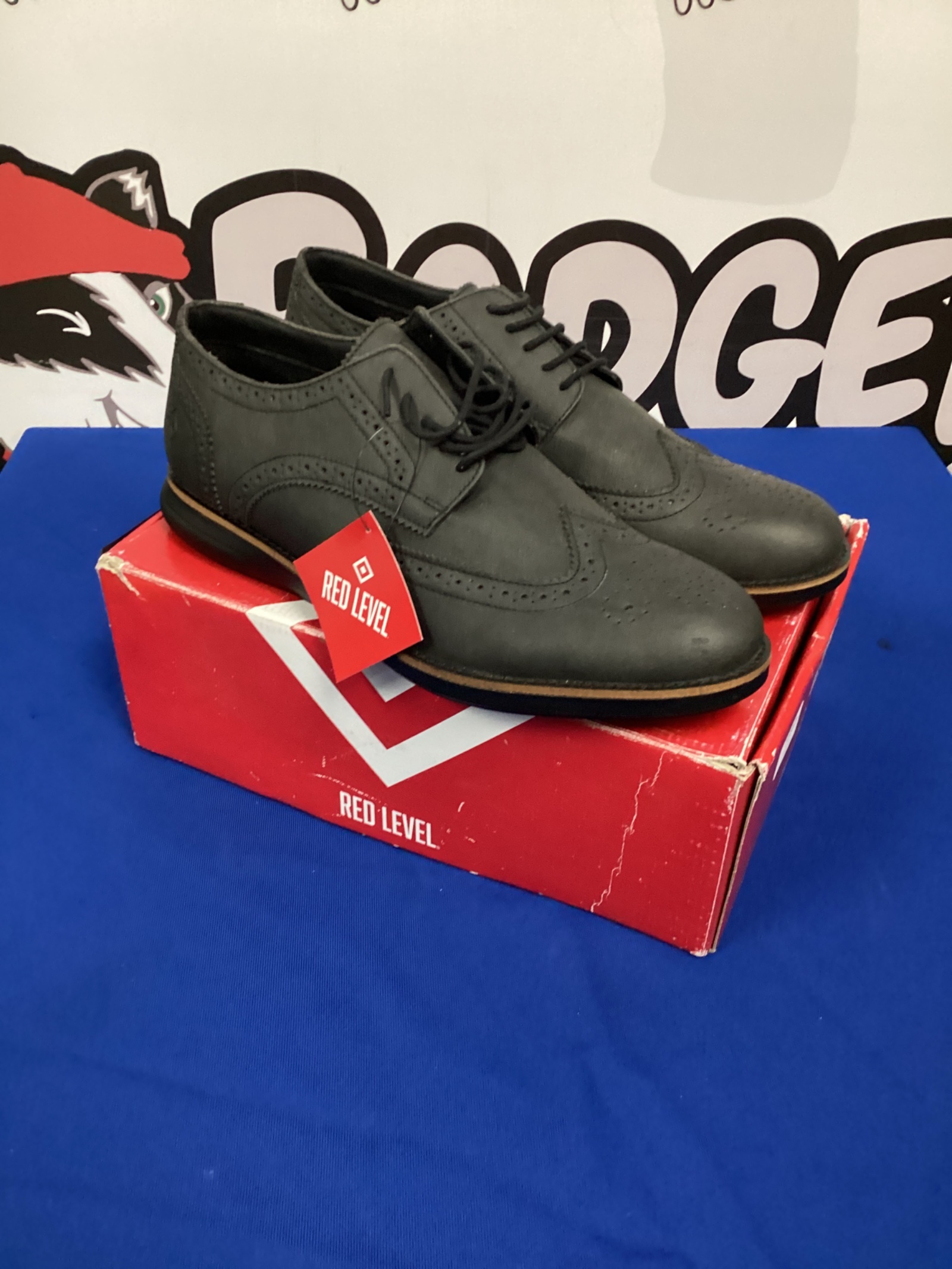577 Pair of size 12 red Level shoes
