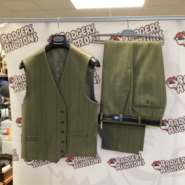 Reid & Taylor tweed waistcoat size 42 regular, classic country style.