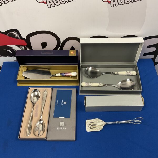 Boxed Royal Worcester cake slice and Spode salad servers set.
