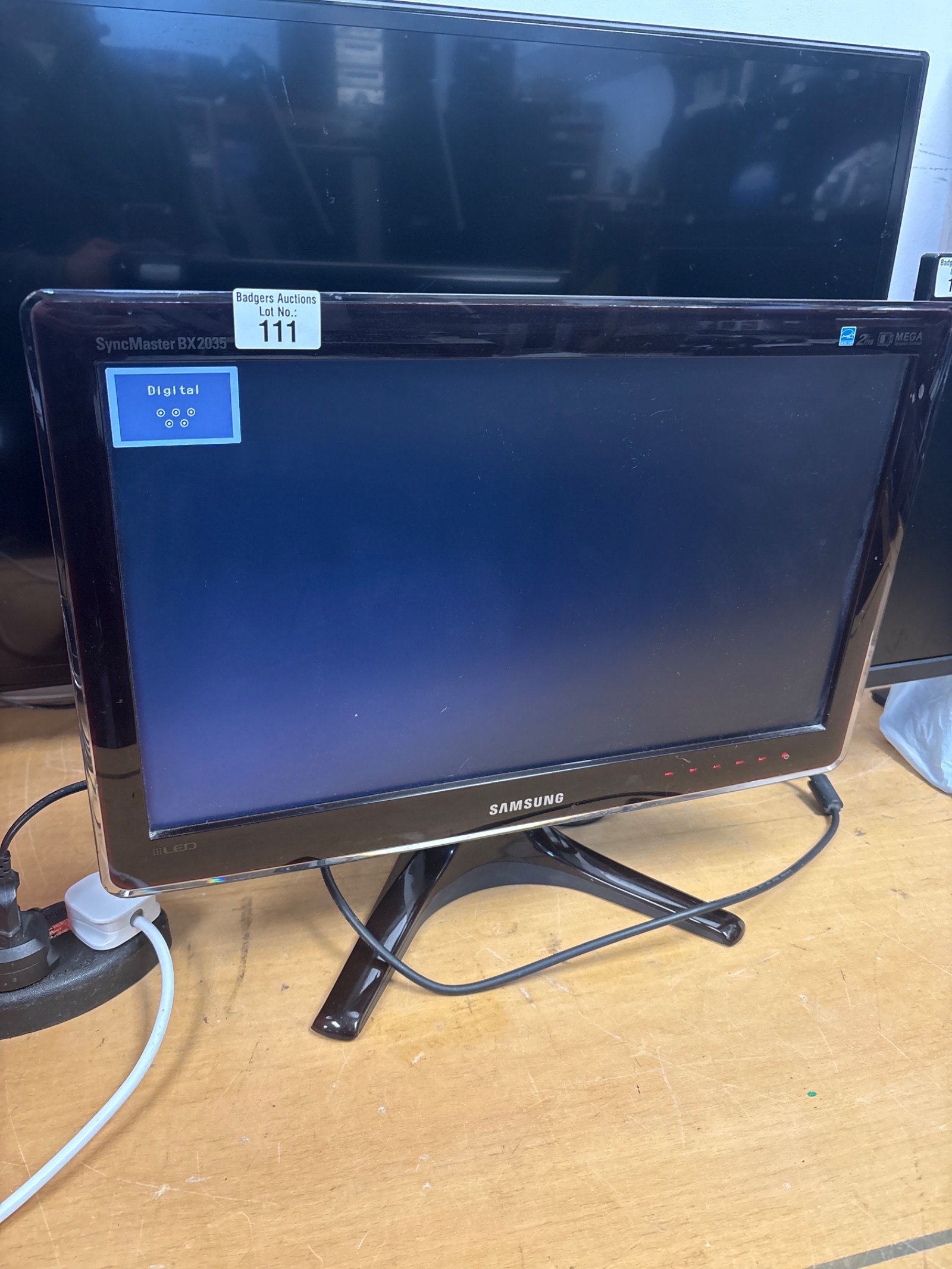 112 Samsung 20 inch monitor model BX 2035 powers on