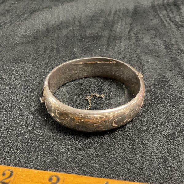 Intricate hallmarked sterling silver hinged bracelet, vintage jewellery.