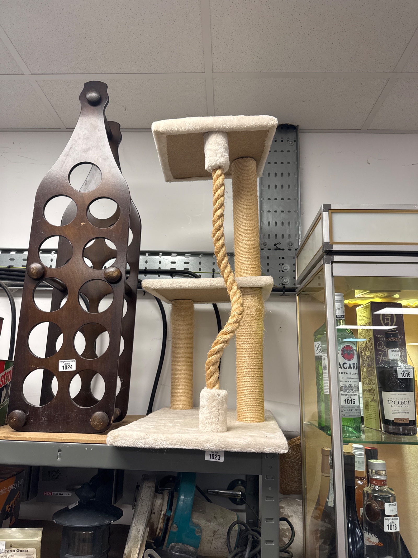 1023 Three tier cat scratching post