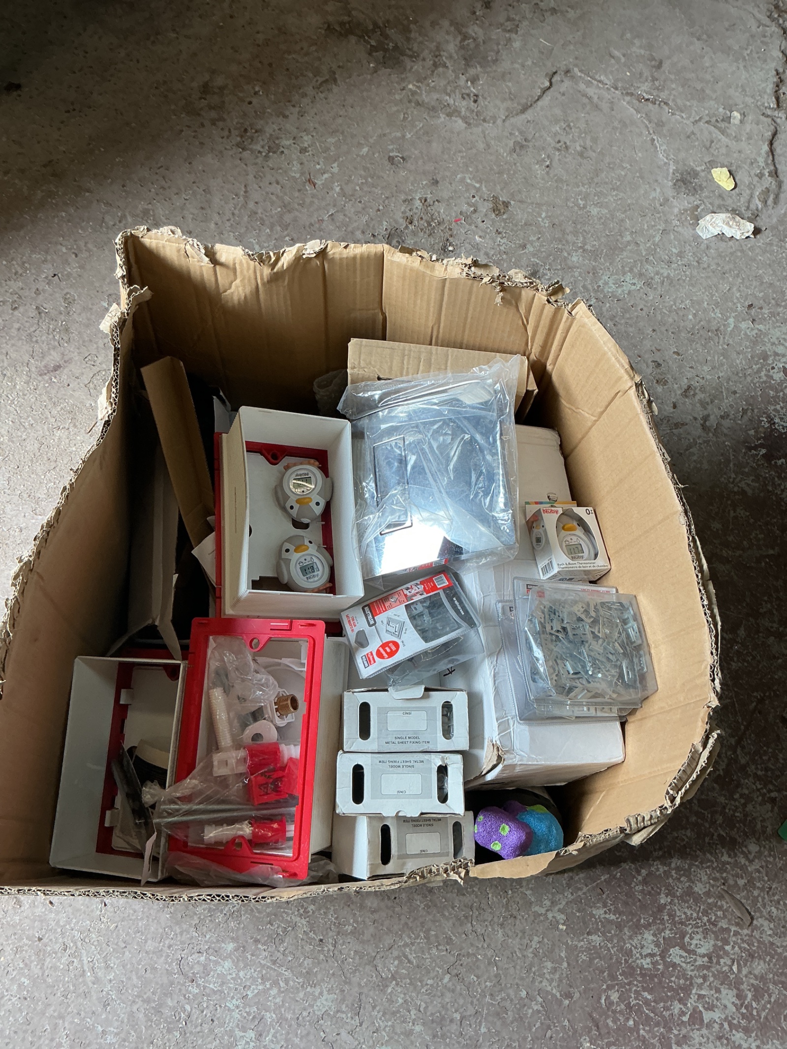 1150 Large box of new mixed items inc toilet fitting parts and flush plates