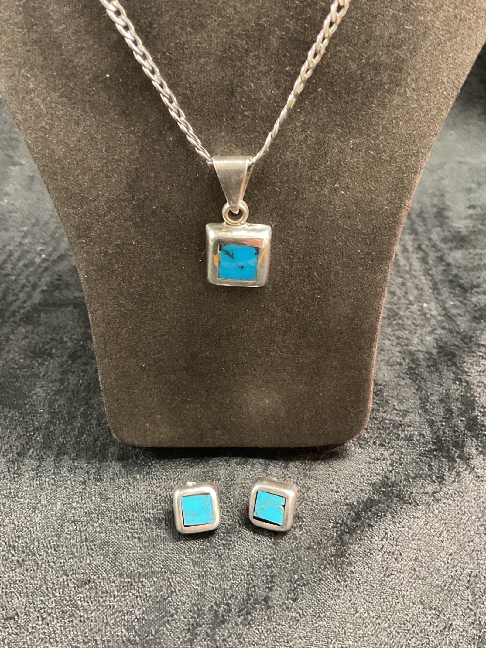 887 925 Silver mexico Natural turquoise 20” Necklace And matching stud earrings 27.5g gross