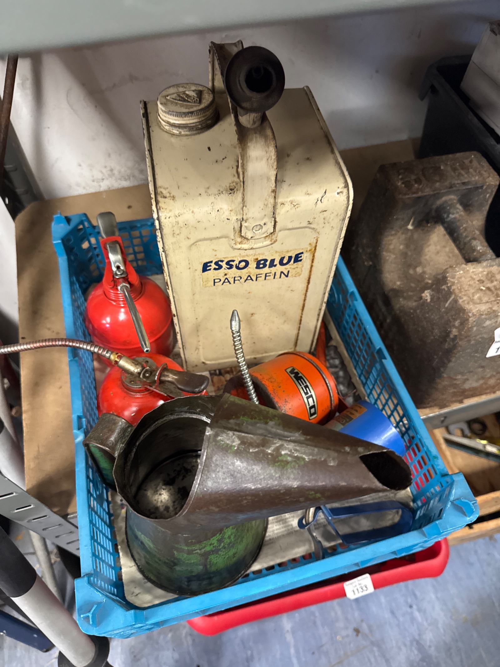 1131 Selection of vintage oil & paraffin cans