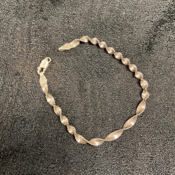 Elegant 925 silver twist bracelet, classic sterling silver jewellery.