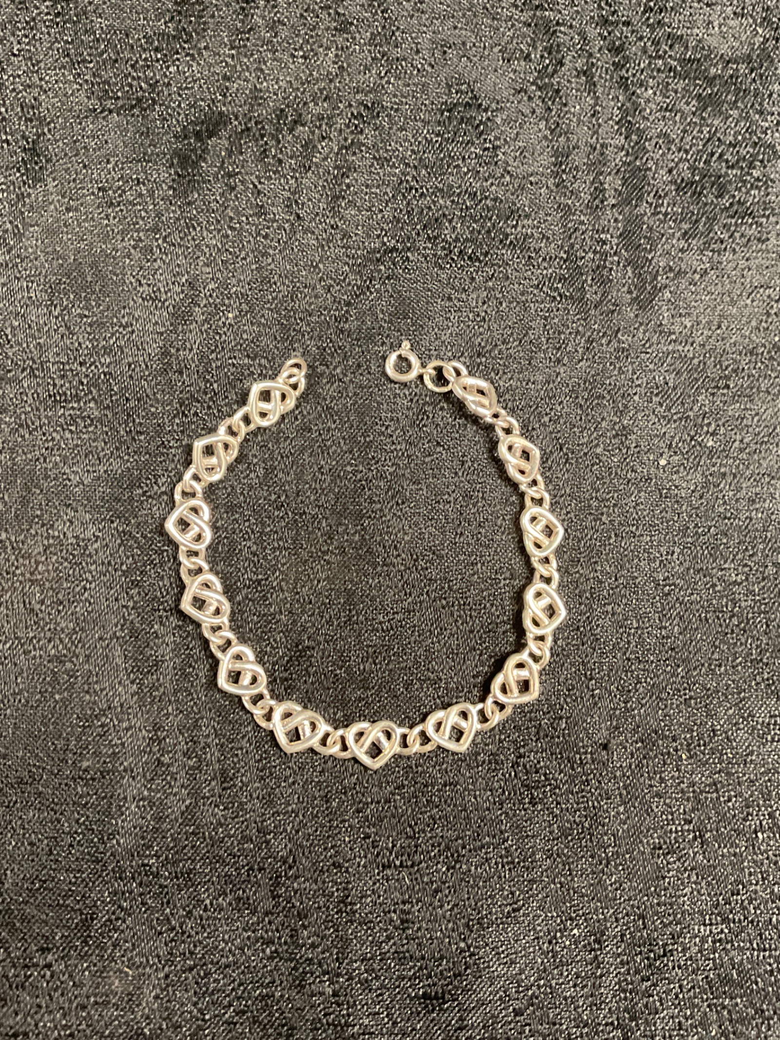 833 935 Silver heart link bracelet 10.4g