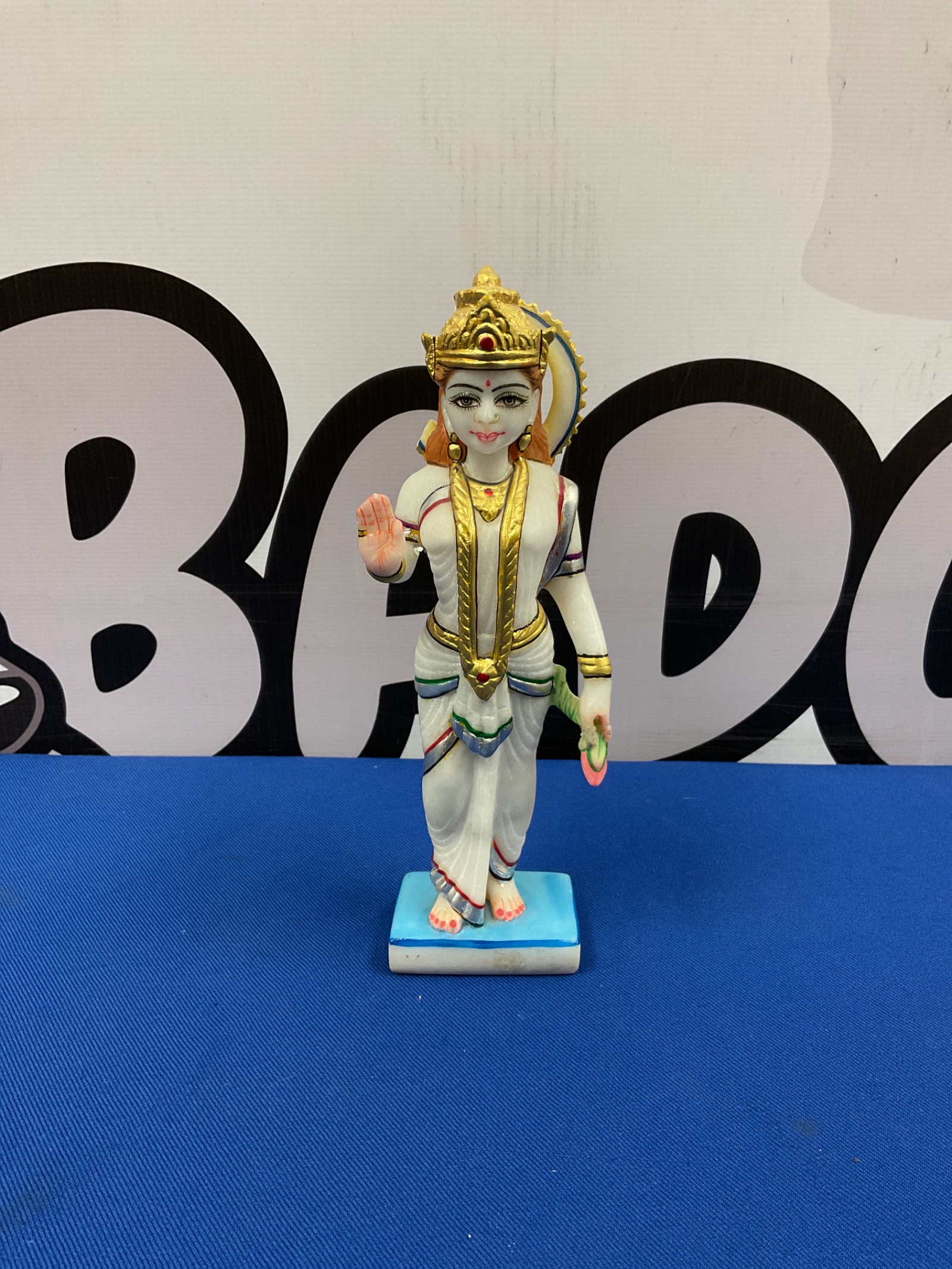 043 The star murti alabaster 22cm statue (halo damaged)