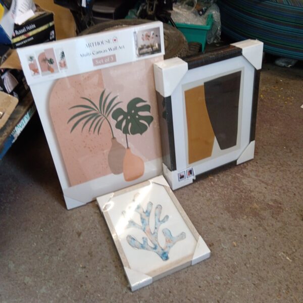 Art House wall art set featuring a modern plant design.