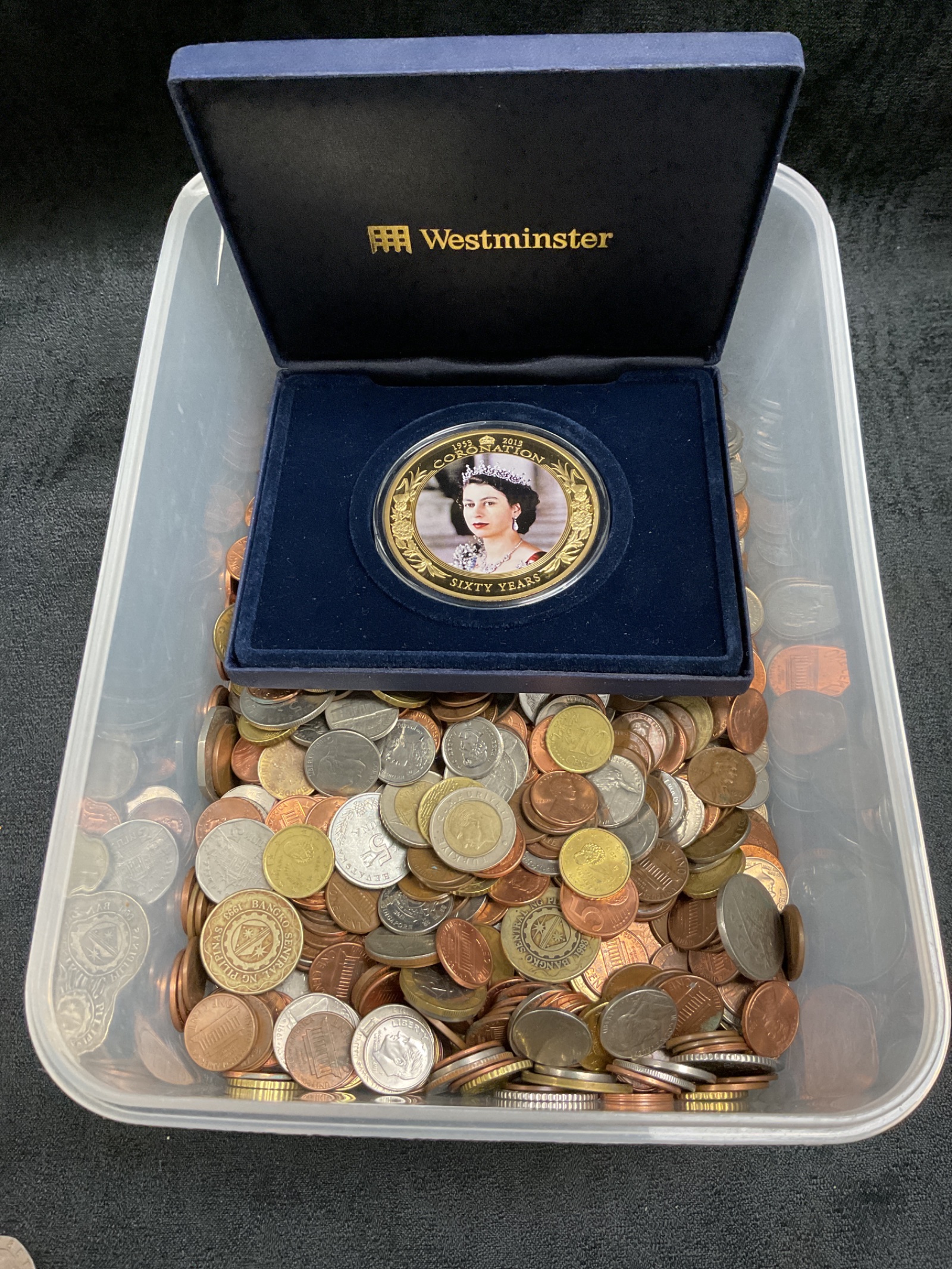 814 tub assorted coins 4kg inc queens portrait coin