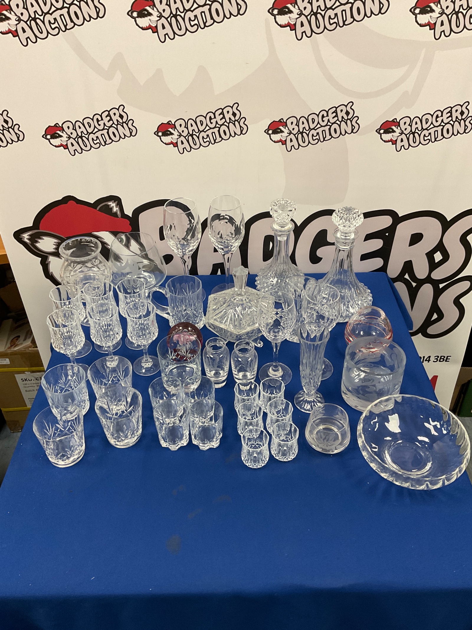 338 Collection of lead crystal and cut glass, including whiskey tumblers and decanters