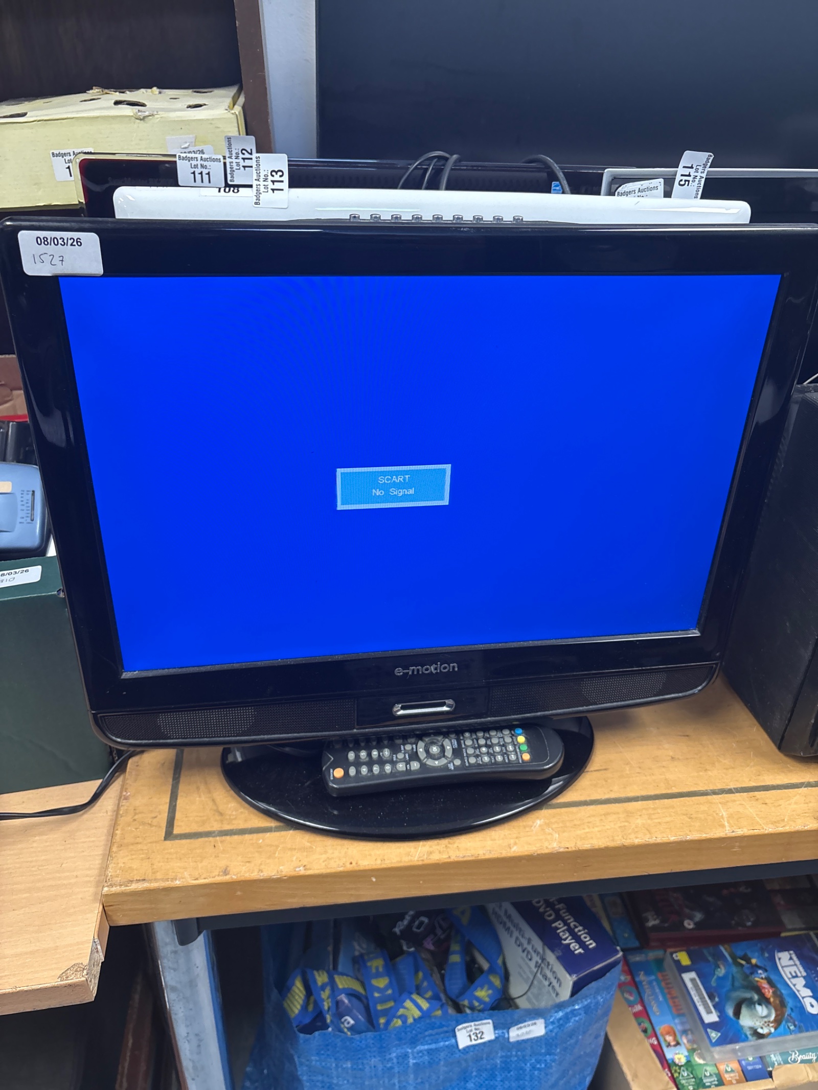 100 E-Motion 19’ LCD TV X19 Powers On