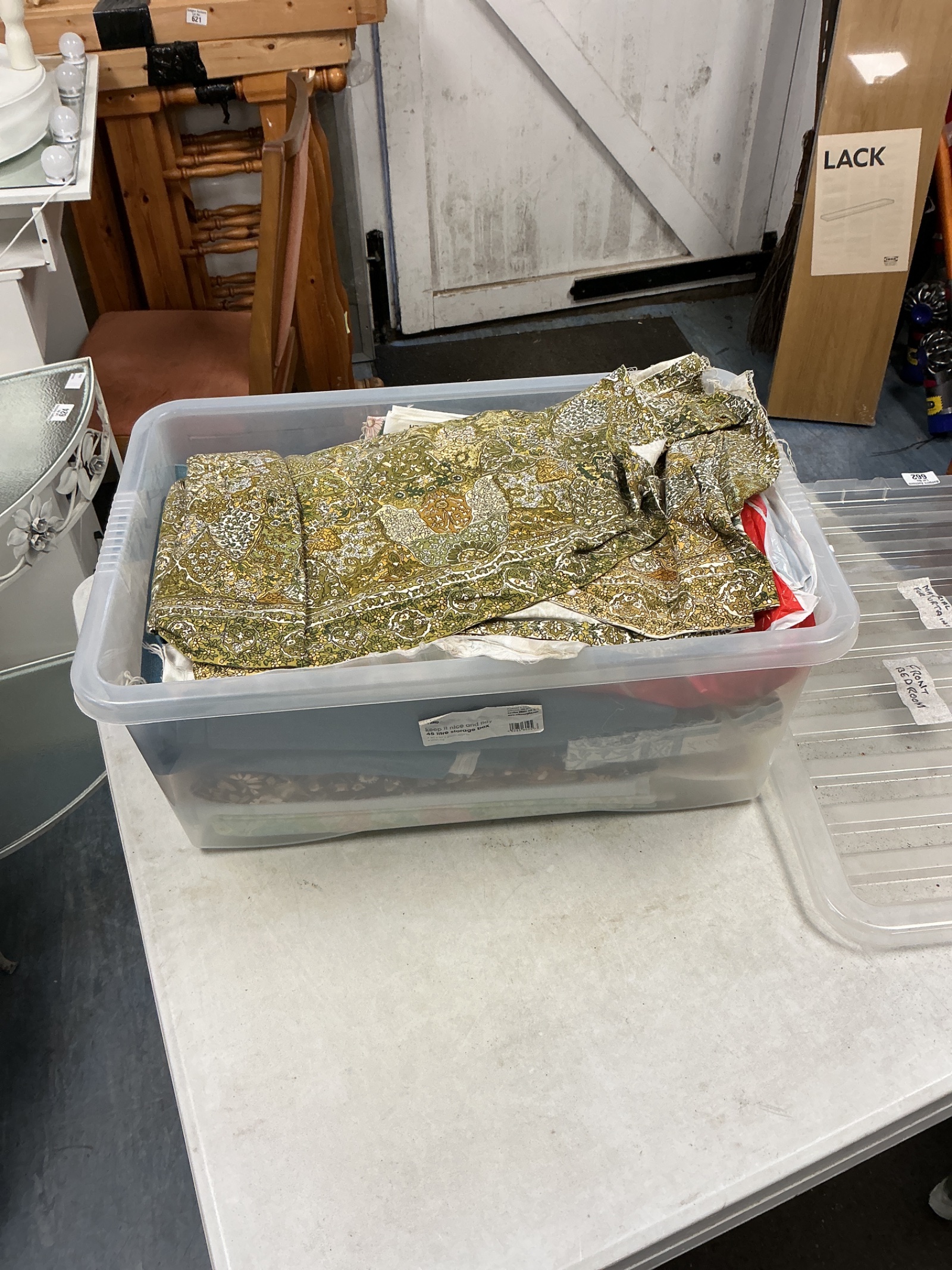 662 Box of curtains and fabric