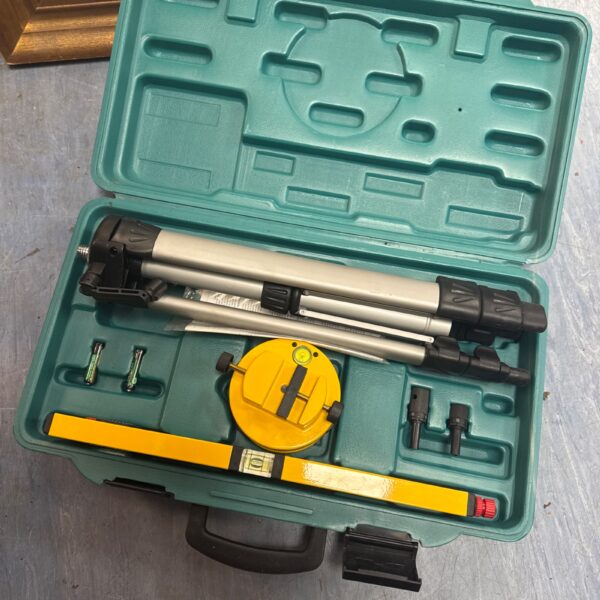 Fartools laser level set with tripod and carrying case.
