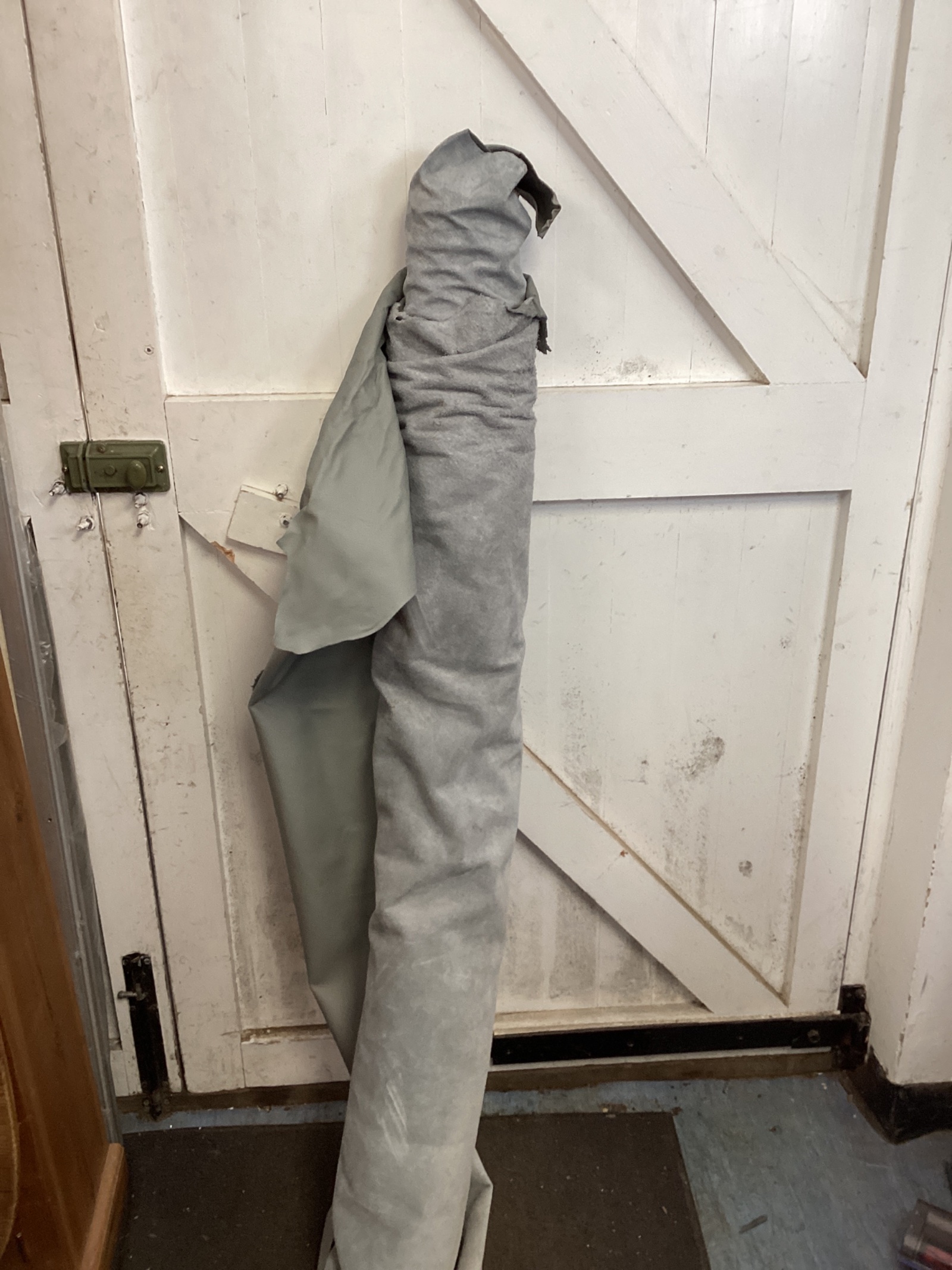 678 Off cut roll of grey leather fabric