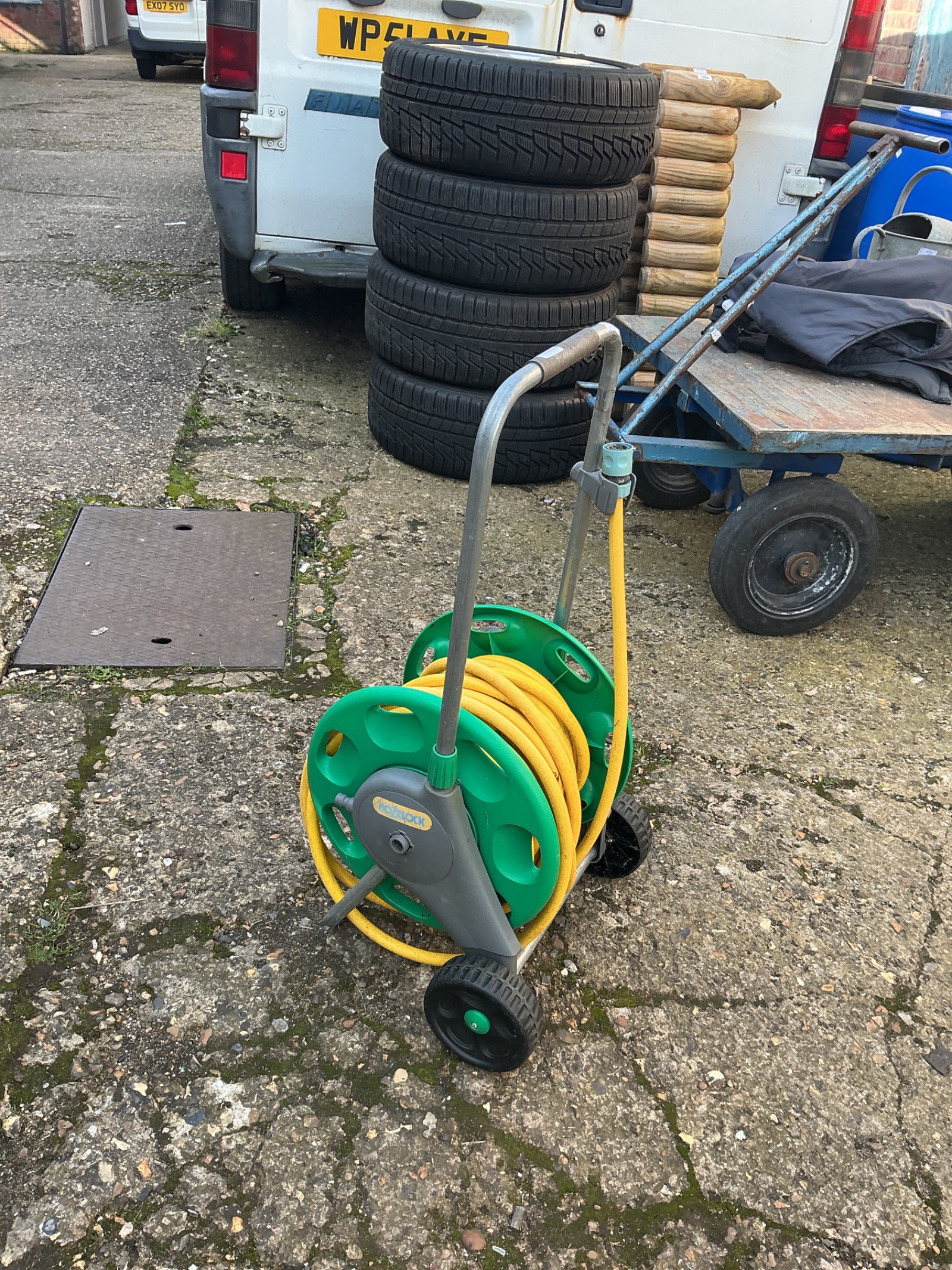 1315 Hozlock reel with hose