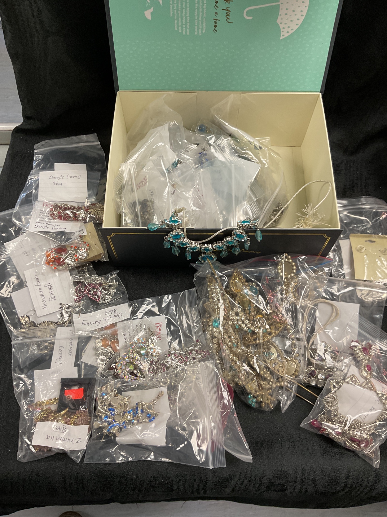 927 Large quantity of indian jewellery