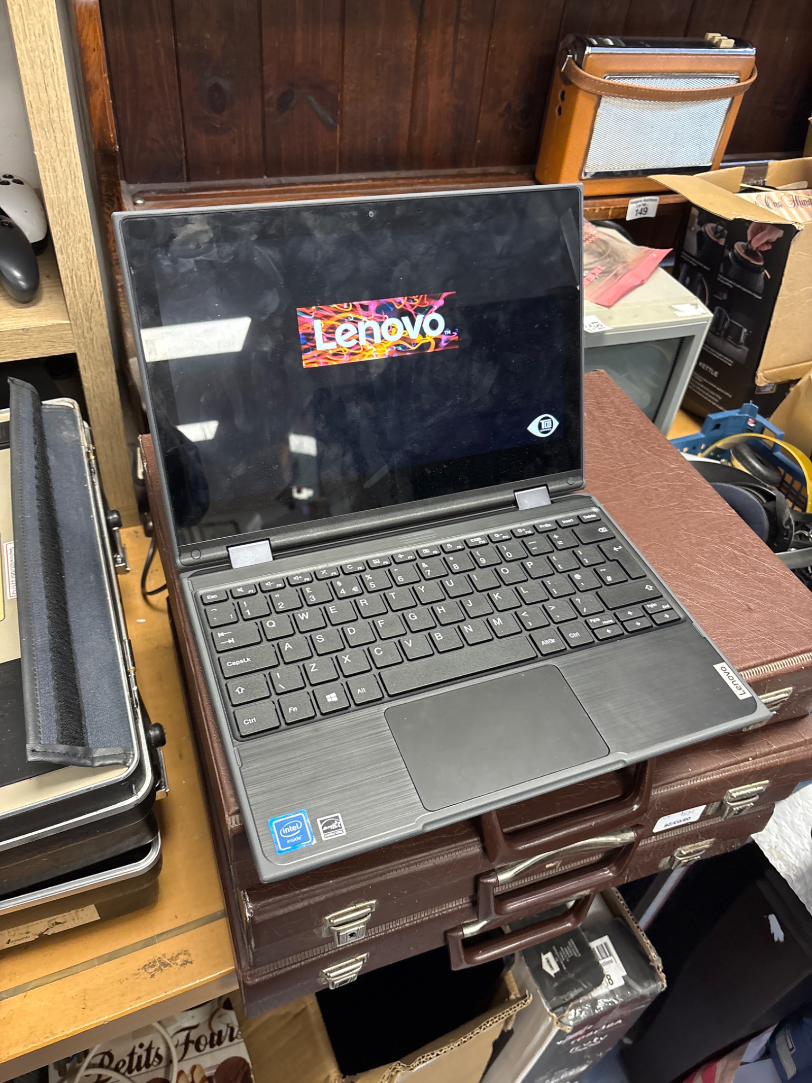 148 Lenovo 300e 2nd Gen Laptop 81M9 Powers On
