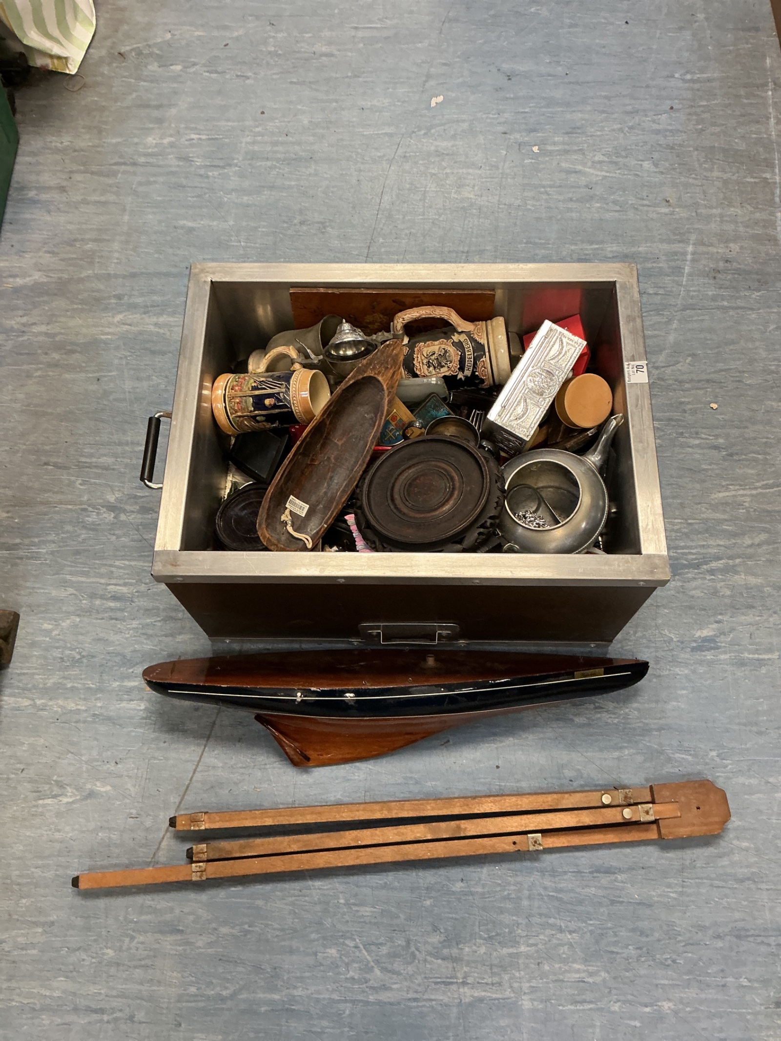 070 Crate of mixed items including pond yacht hull & artist easel